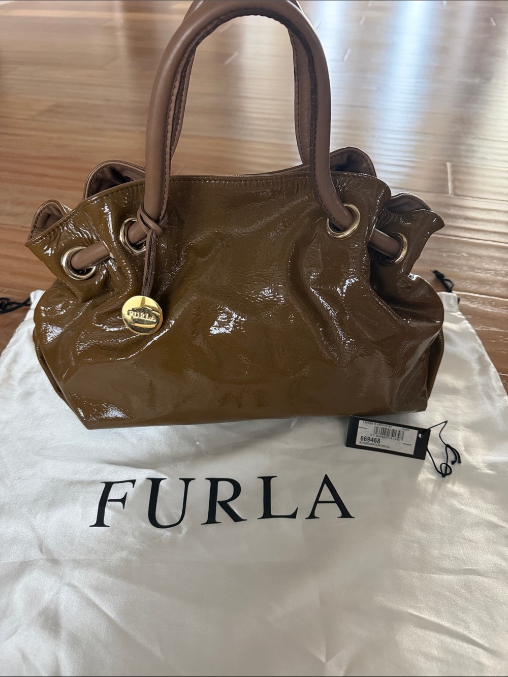 Furla Carmen M Shopper Taupe Handbag 669468 w/ Dust Bag